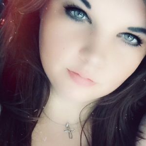 Meet your Posher, Caitlin